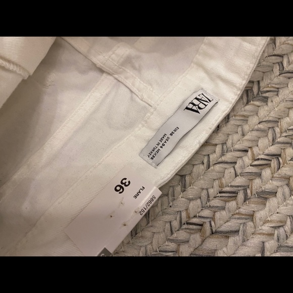 ❌SOLD❌NWT Zara High Waist SlimFlare White Jeans - Picture 4 of 9